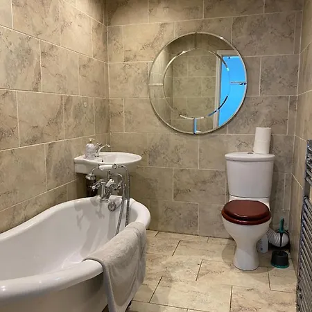 Villa With Park Views Close To Liverpool Centre Exterior photo
