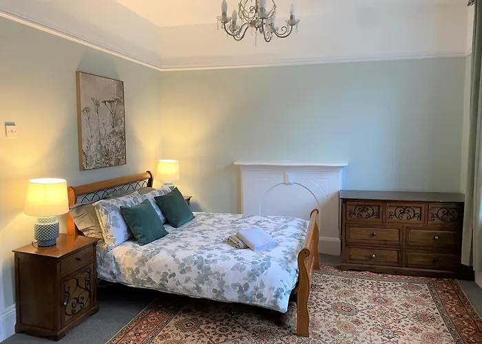 Villa With Park Views Close To Liverpool Centre